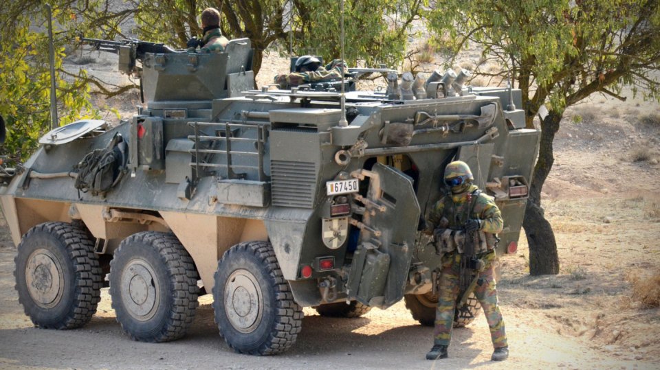 Pandur belgické armády během cvičení NATO v roce 2015, tedy ještě před „modernizací“